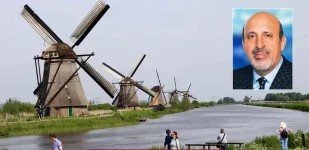 Afbeelding met windmolen, buitenshuis, Windmolenpark, gras Automatisch gegenereerde beschrijving