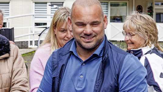 Afbeelding met persoon, Menselijk gezicht, glimlach, person Automatisch gegenereerde beschrijving