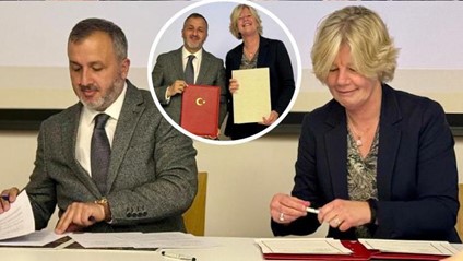 Afbeelding met persoon, kleding, pak, Menselijk gezicht Automatisch gegenereerde beschrijving