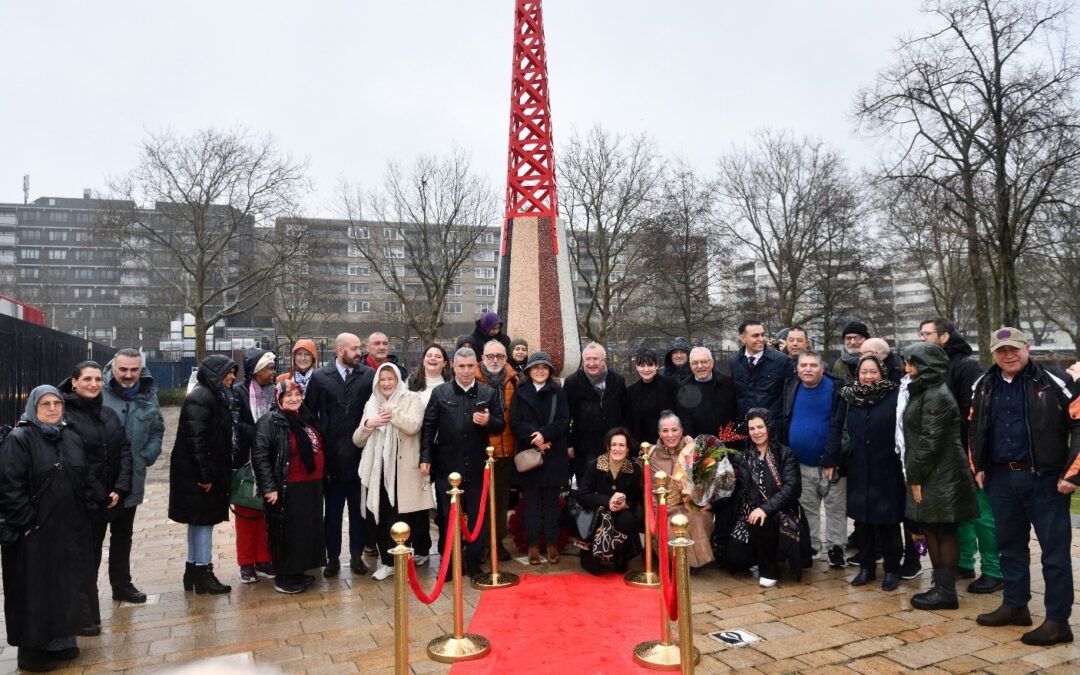 ROTTERDAM’IN SAVAŞ SONRASI DOĞUŞUNDA PAY SAHİBİ OLAN BİRİNCİ NESİL YABANCILAR İÇİN BÜYÜK BİR SEREMONİ