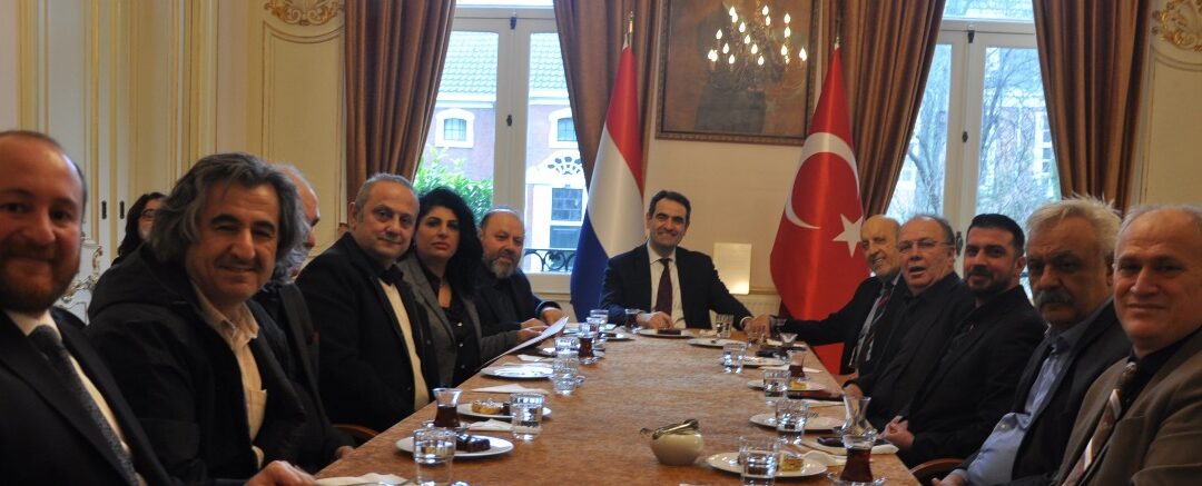 LAHEY BÜYÜKELÇİSİ SELÇUK ÜNAL, TÜRK MEDYA MENSUPLARI İLE ÖZEL BİR TOPLANTI YAPTI.
