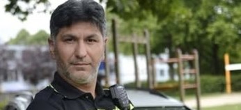 Afbeelding met persoon, boom, buitenshuis, person Automatisch gegenereerde beschrijving