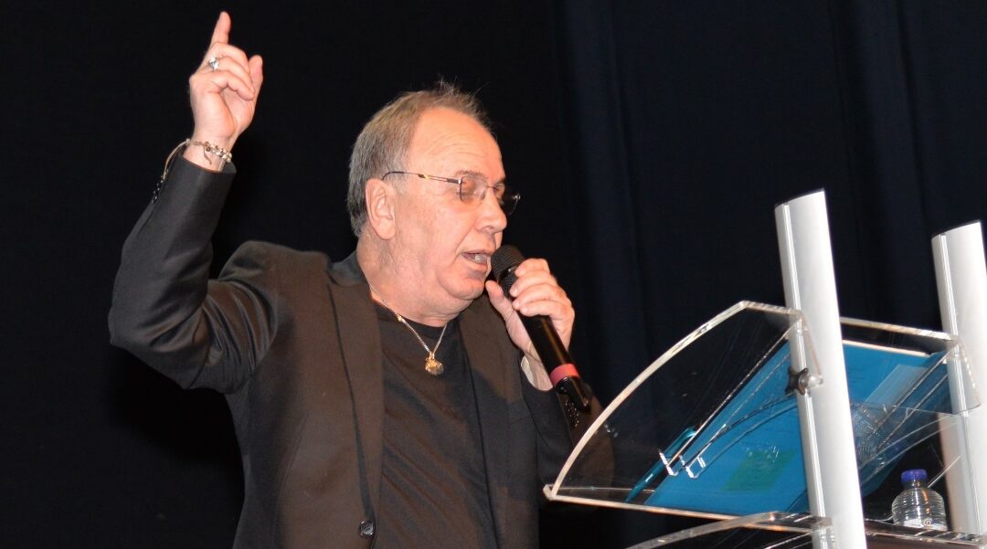 60 YILI 2 SAATE SIĞDIRAN MUCİZEVİ SHOWMEN: YAVUZ NUFEL İZLEYİCİLERİ AĞLATTI VE GÜLDÜRDÜ