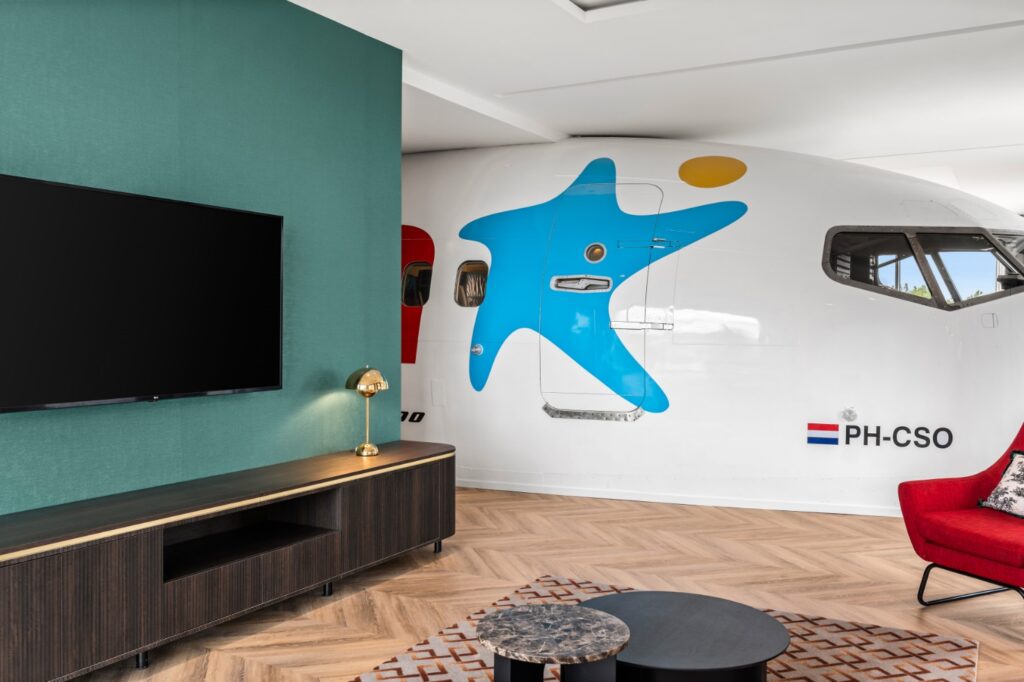 Afbeelding met muur, overdekt, meubels, interieurontwerp Door AI gegenereerde inhoud is mogelijk onjuist.