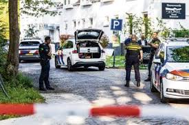 Afbeelding met tekst, Landvoertuig, buitenshuis, voertuig Door AI gegenereerde inhoud is mogelijk onjuist.
