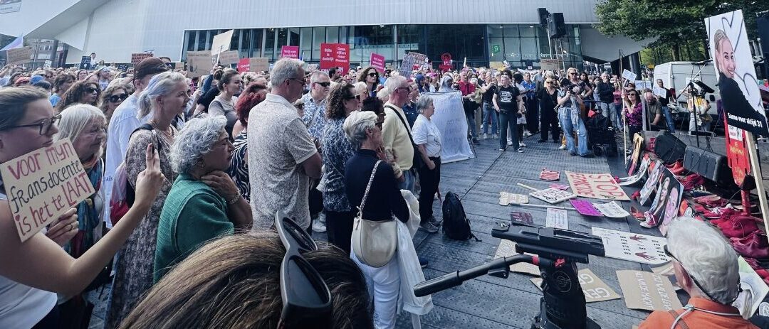 ROTTERDAM’DA KADIN CİNAYETLERİNE KARŞI TARİHİ PROTESTO YÜRÜYÜŞÜ