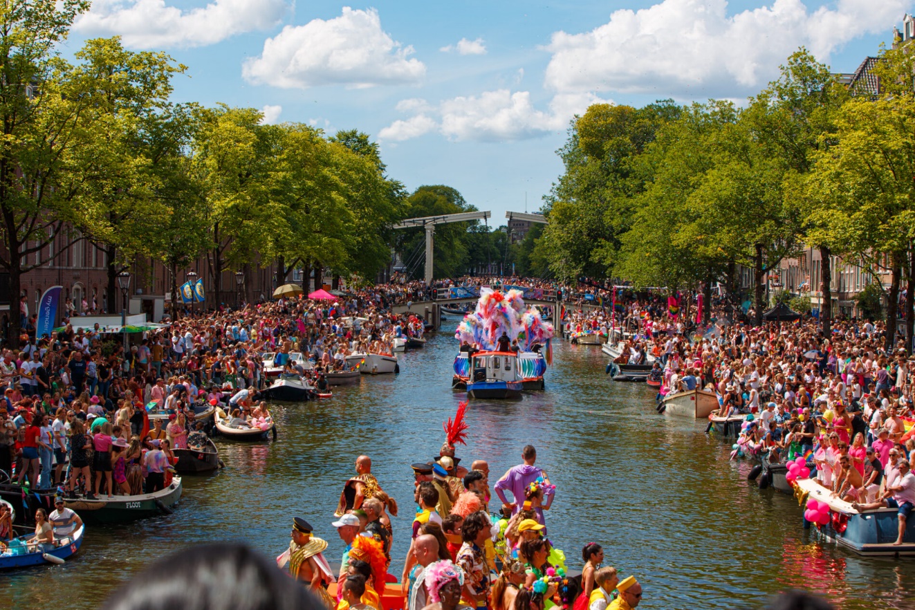 Pride Canal Parade 2025 Bootfeest - Smidtje Luxury Cruises