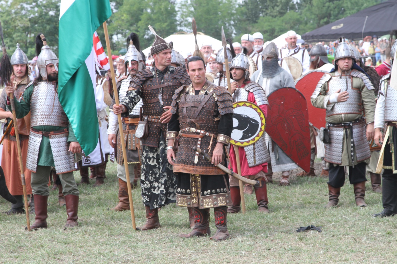 Afbeelding met kleding, persoon, wapen, viking Door AI gegenereerde inhoud is mogelijk onjuist.
