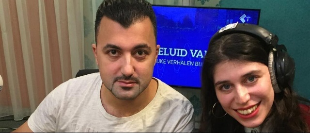 Afbeelding met Menselijk gezicht, persoon, tekst, person Door AI gegenereerde inhoud is mogelijk onjuist.