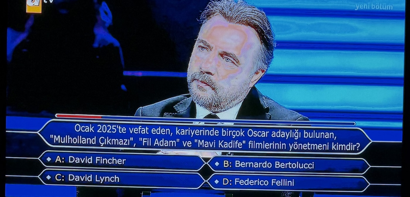 Afbeelding met tekst, Menselijk gezicht, person, Tv-programma Door AI gegenereerde inhoud is mogelijk onjuist.