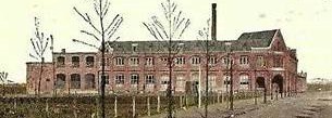 Afbeelding met hemel, buitenshuis, gebouw, verlaten Door AI gegenereerde inhoud is mogelijk onjuist.