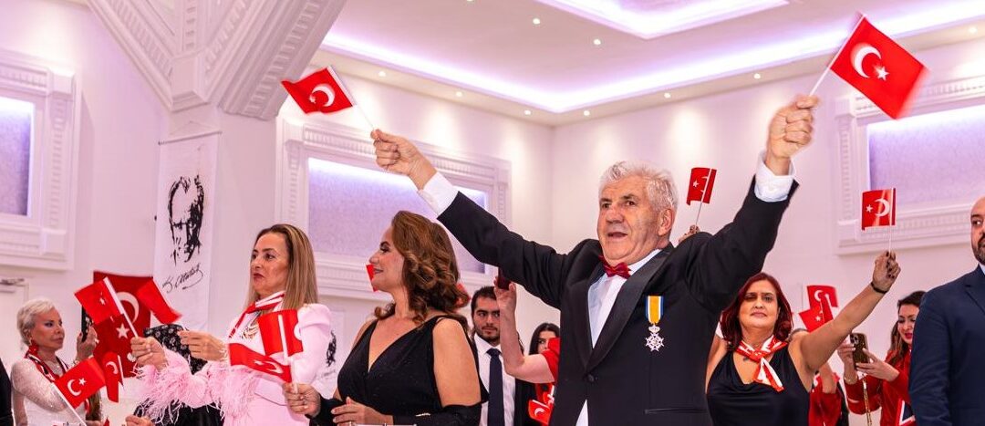 HOLLANDA’NIN EN RENKLİ İNSANI BÜLENT TÜRKER’DEN MUHTEŞEM BİR TÖREN DAHA…