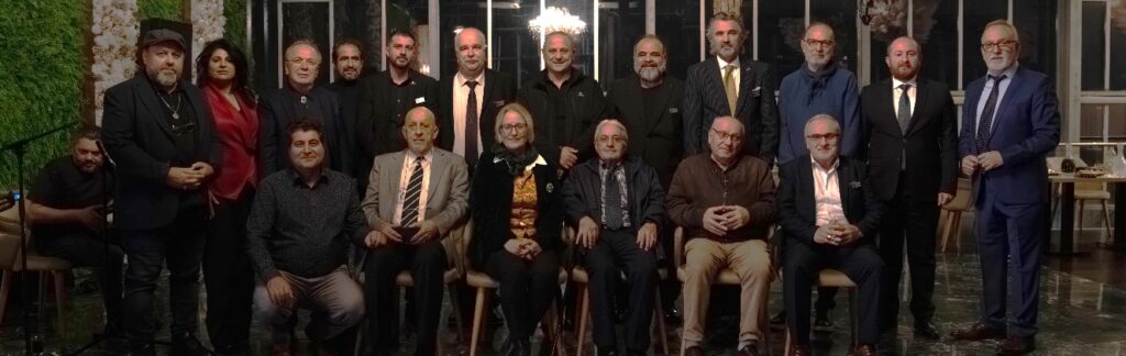 Afbeelding met persoon, kleding, person, glimlach Door AI gegenereerde inhoud is mogelijk onjuist.