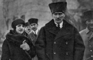 Atatürk en zijn vrouw Latife, een foto uit 1923.