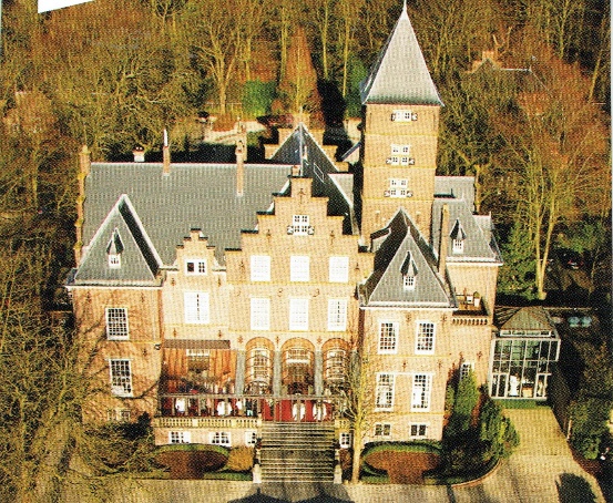 Afbeelding met buitenshuis, gebouw, verven, plant Automatisch gegenereerde beschrijving