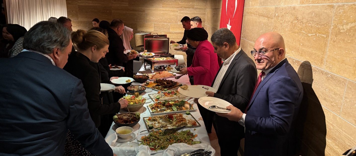 Afbeelding met kleding, persoon, person, vrouw Door AI gegenereerde inhoud is mogelijk onjuist.