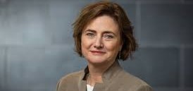 Afbeelding met Menselijk gezicht, persoon, kleding, Kin Automatisch gegenereerde beschrijving