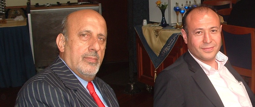 Afbeelding met Menselijk gezicht, persoon, kleding, person Door AI gegenereerde inhoud is mogelijk onjuist.