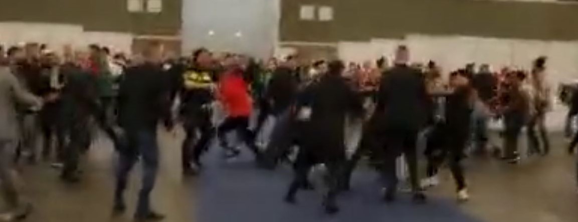 Afbeelding met persoon, mensen, Dans, kleding Automatisch gegenereerde beschrijving