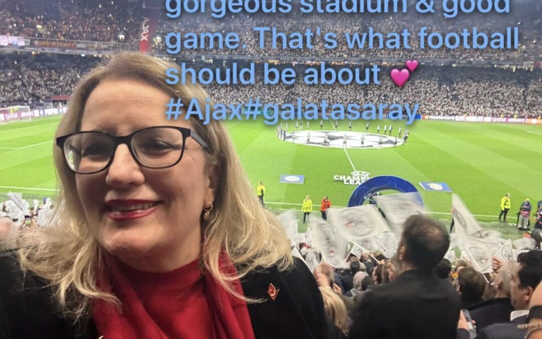 AMSTERDAM, AMSTERDAM OLALI BÖYLE BİR GECE YAŞAMADI: CİM BOM BOM TEZAHÜRATI BÜYÜKELÇİMİZ İLE DAHA DA GÜRLEŞTİ