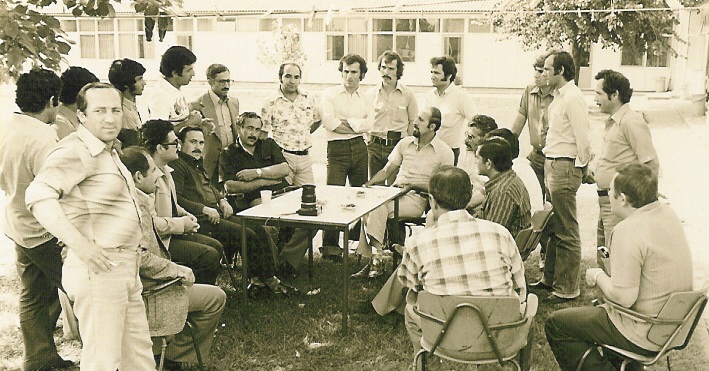 C:\Users\ILHAN\Desktop\AGUSTOS BULTENINE GIRECEKLER\Ataturk Kampi'da roportaj 1970.jpg