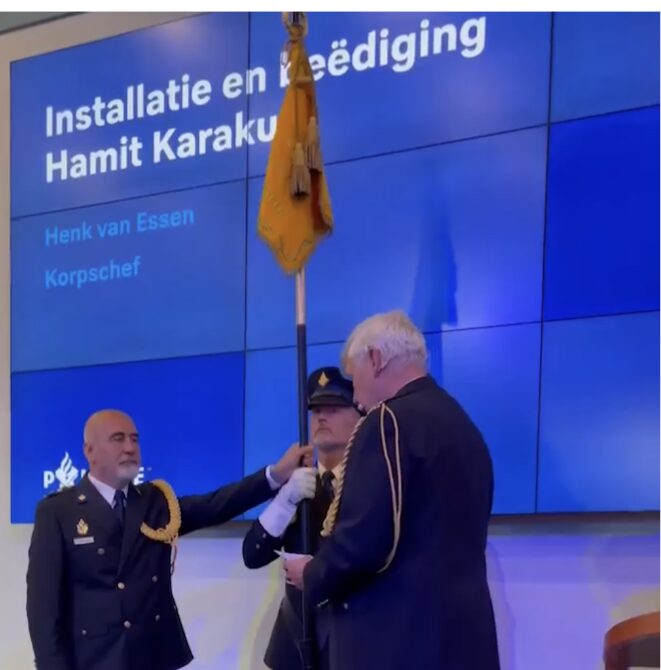 Afbeelding met kleding, person, persoon, Officieel Door AI gegenereerde inhoud is mogelijk onjuist.