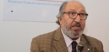 Afbeelding met Menselijk gezicht, persoon, kleding, Zakenman/-vrouw Door AI gegenereerde inhoud is mogelijk onjuist.