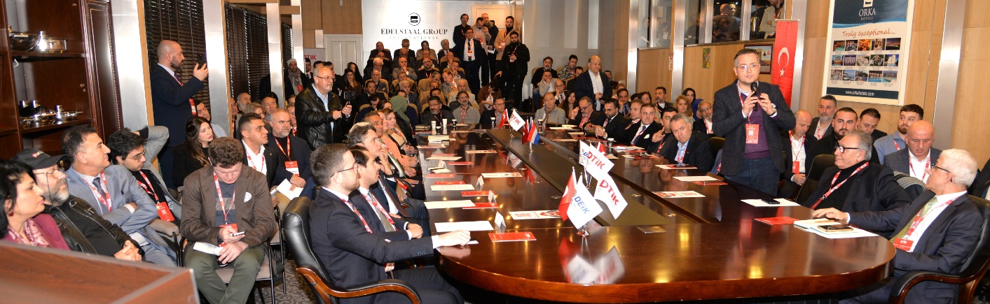 Afbeelding met pak, kleding, person, persoon Door AI gegenereerde inhoud is mogelijk onjuist.