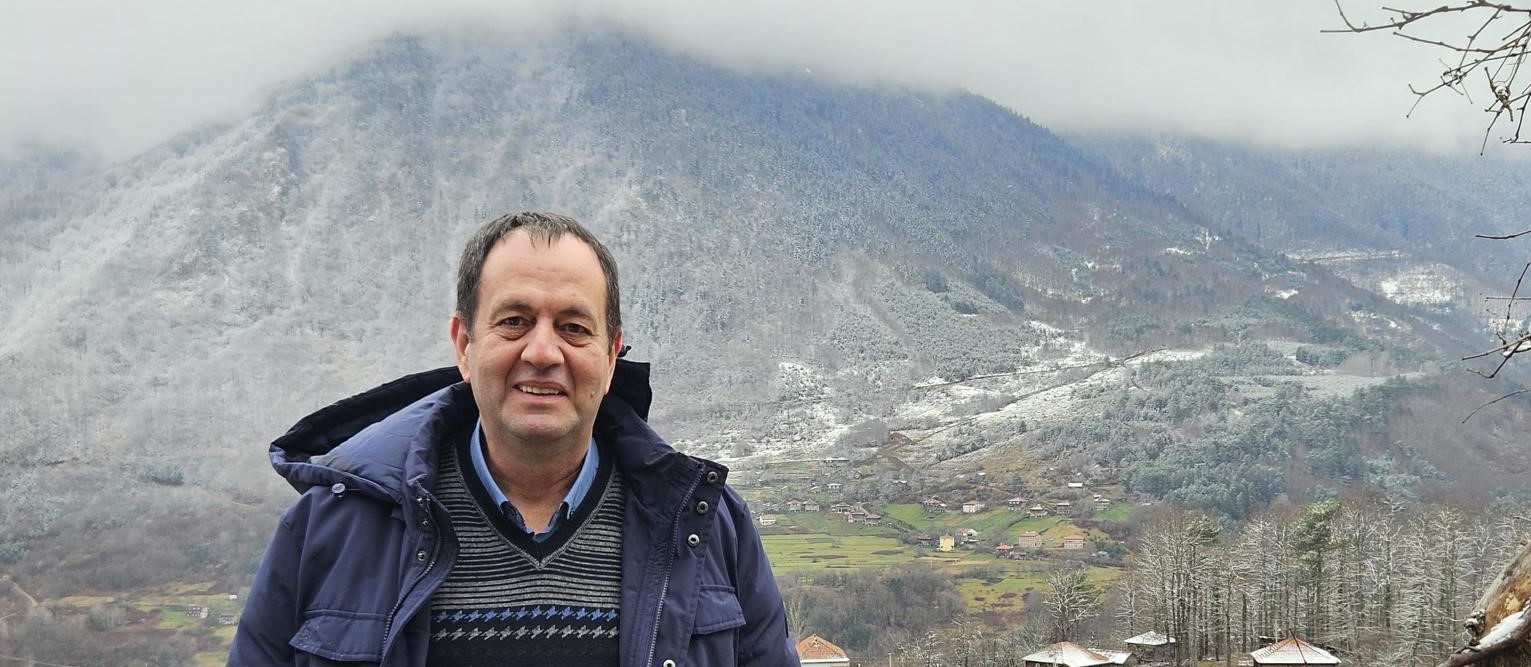 Afbeelding met persoon, berg, natuur, buitenshuis Door AI gegenereerde inhoud is mogelijk onjuist.