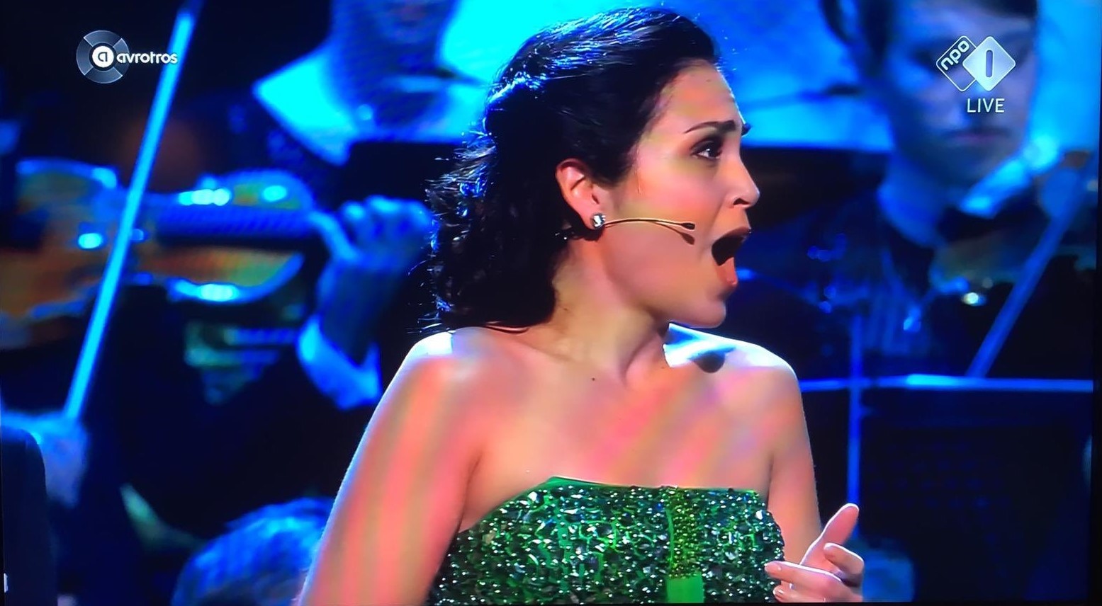 Afbeelding met persoon, binnen, podium Automatisch gegenereerde beschrijving