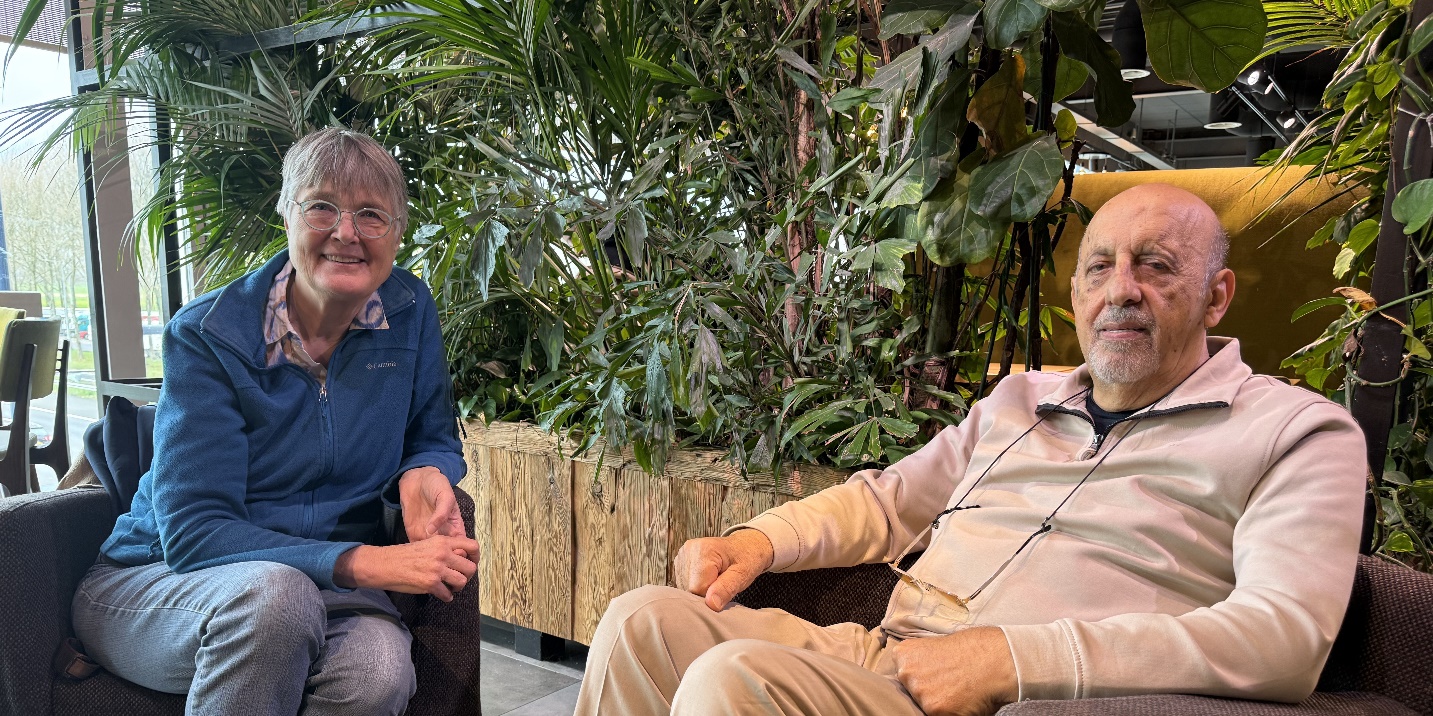 Afbeelding met persoon, kleding, Menselijk gezicht, buitenshuis Door AI gegenereerde inhoud is mogelijk onjuist.