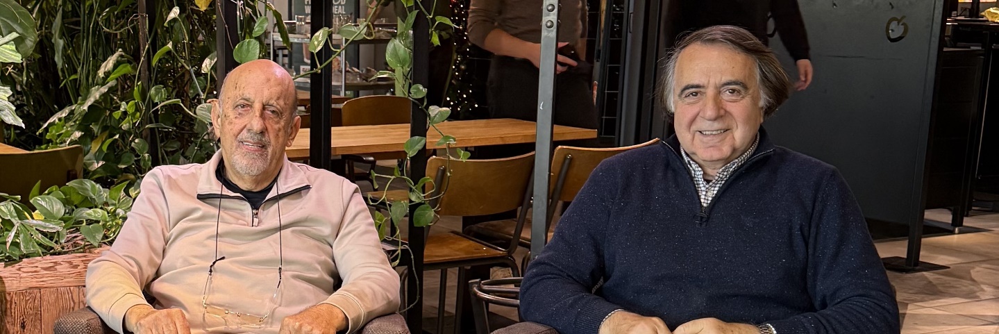 Afbeelding met persoon, kleding, Menselijk gezicht, person Door AI gegenereerde inhoud is mogelijk onjuist.