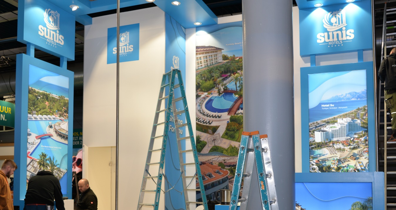 Afbeelding met kleding, persoon, person, scherm Door AI gegenereerde inhoud is mogelijk onjuist.