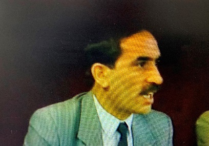 Afbeelding met Menselijk gezicht, stropdas, persoon, person Door AI gegenereerde inhoud is mogelijk onjuist.