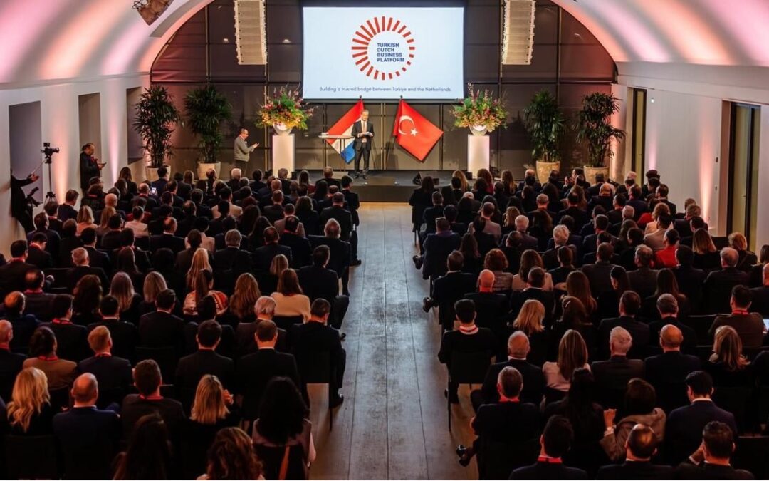 HOLLANDA-TÜRK İS DÜNYASI NEREYE KOŞUYOR VE YENİ BİR SAYFA MI AÇILIYOR?