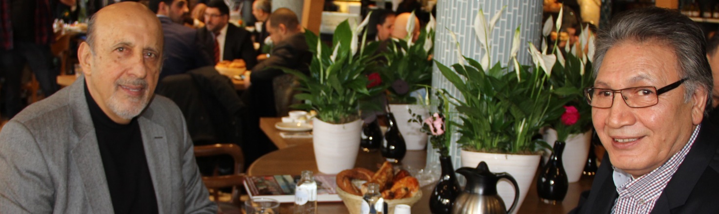 Afbeelding met persoon, Menselijk gezicht, person, kleding Door AI gegenereerde inhoud is mogelijk onjuist.