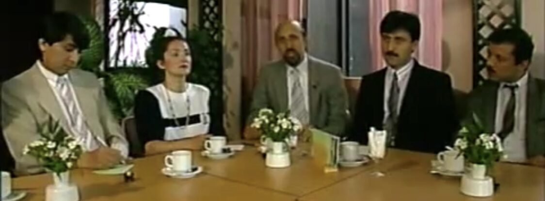 Afbeelding met persoon, pak, person, kleding Door AI gegenereerde inhoud is mogelijk onjuist.