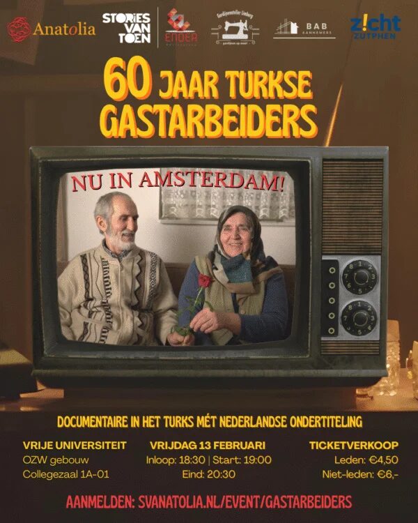 Afbeelding met tekst, Menselijk gezicht, kleding, person Door AI gegenereerde inhoud is mogelijk onjuist.