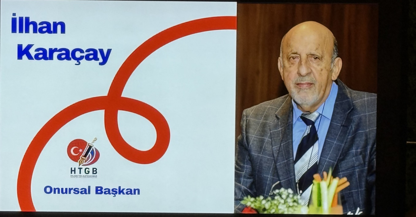 Afbeelding met tekst, pak, person, Zakenman/-vrouw Door AI gegenereerde inhoud is mogelijk onjuist.