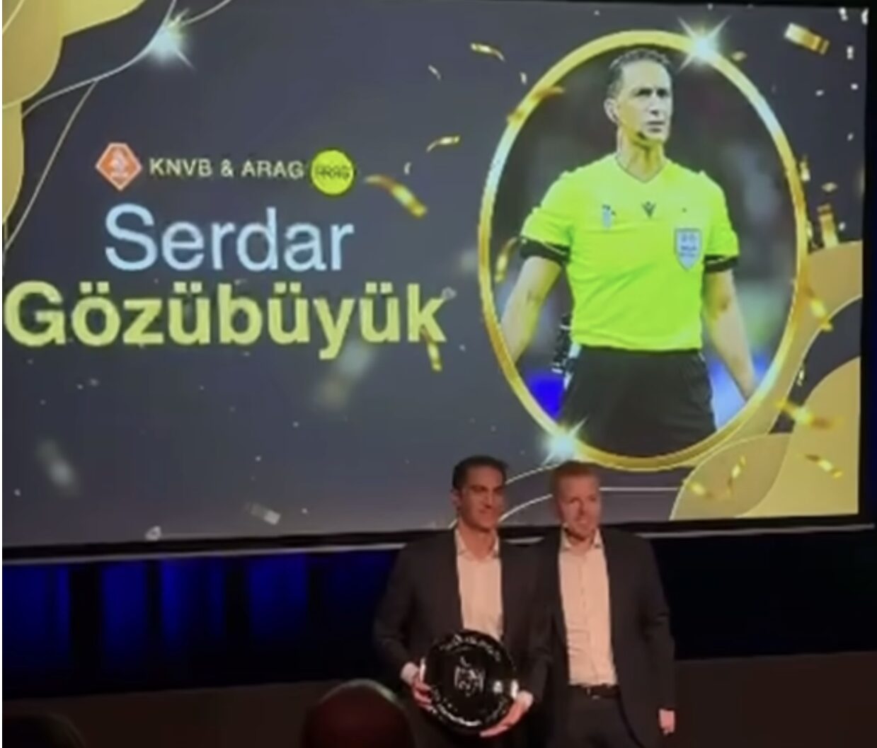 Afbeelding met kleding, Menselijk gezicht, person, persoon Door AI gegenereerde inhoud is mogelijk onjuist.