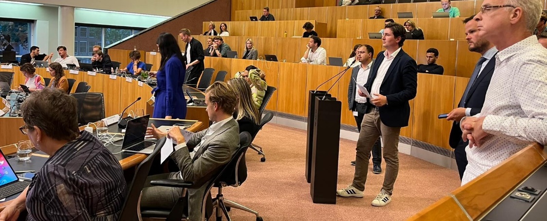 Afbeelding met kleding, persoon, person, vrouw Door AI gegenereerde inhoud is mogelijk onjuist.