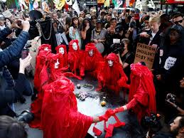 Afbeelding met kleding, persoon, person, vrouw Door AI gegenereerde inhoud is mogelijk onjuist.