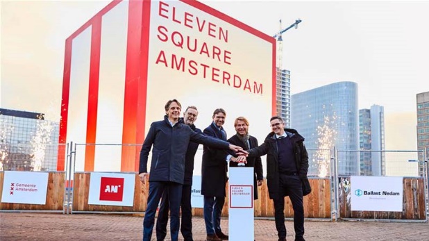 Afbeelding met kleding, tekst, person, gebouw

Door AI gegenereerde inhoud is mogelijk onjuist.