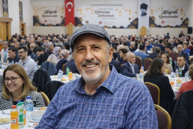 Afbeelding met Menselijk gezicht, kleding, persoon, person Door AI gegenereerde inhoud is mogelijk onjuist.