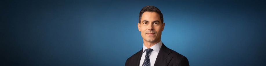 Afbeelding met Menselijk gezicht, persoon, kleding, person Door AI gegenereerde inhoud is mogelijk onjuist.