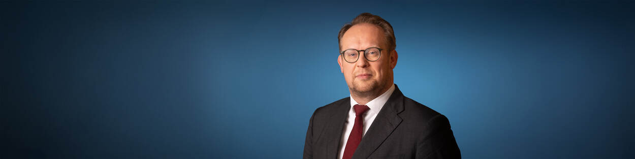 Afbeelding met Menselijk gezicht, persoon, person, kleding Door AI gegenereerde inhoud is mogelijk onjuist.