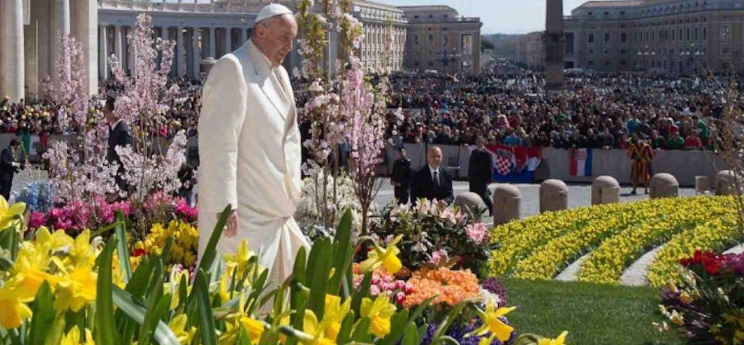 Afbeelding met begrafenis, buitenshuis, persoon, bloem Automatisch gegenereerde beschrijving