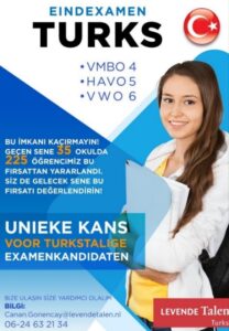 Afbeelding met tekst, Menselijk gezicht, kleding, vrouw Door AI gegenereerde inhoud is mogelijk onjuist.