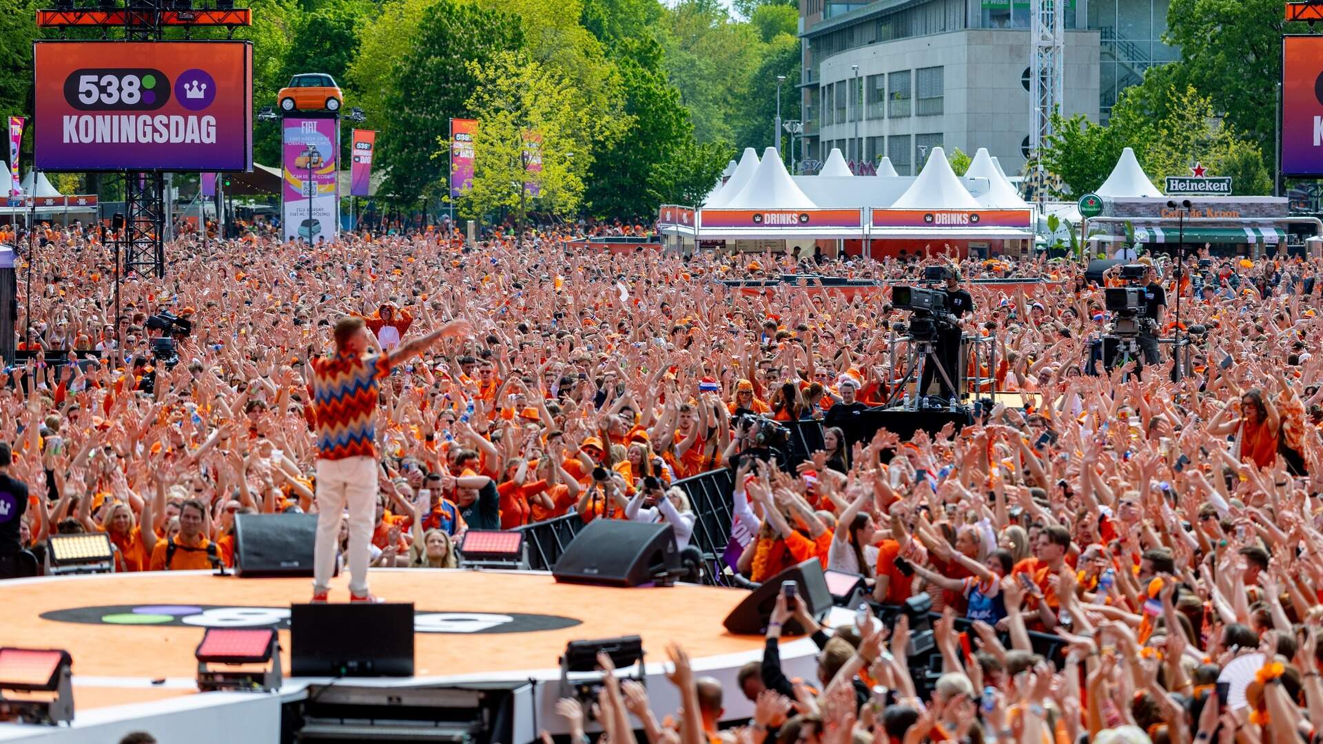 LIVE | Willem-Alexander en Máxima vieren Koningsdag 2025 in Dokkum | De Telegraaf