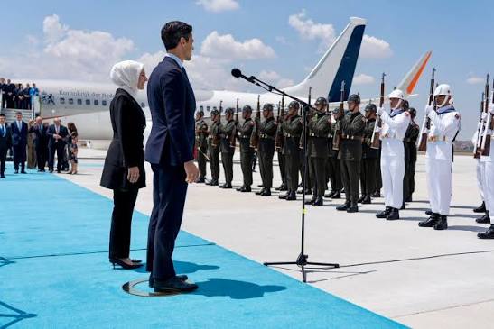Warm welkom geheten in Ankara, waar ik samen met @ministerBZ Berendsen en @DefensieMin Yeşilgöz-Zegerius deelneem aan de NAVO-top. Vorig jaar is in Den Haag afgesproken dat we als Europa meer verantwoordelijkheid nemen